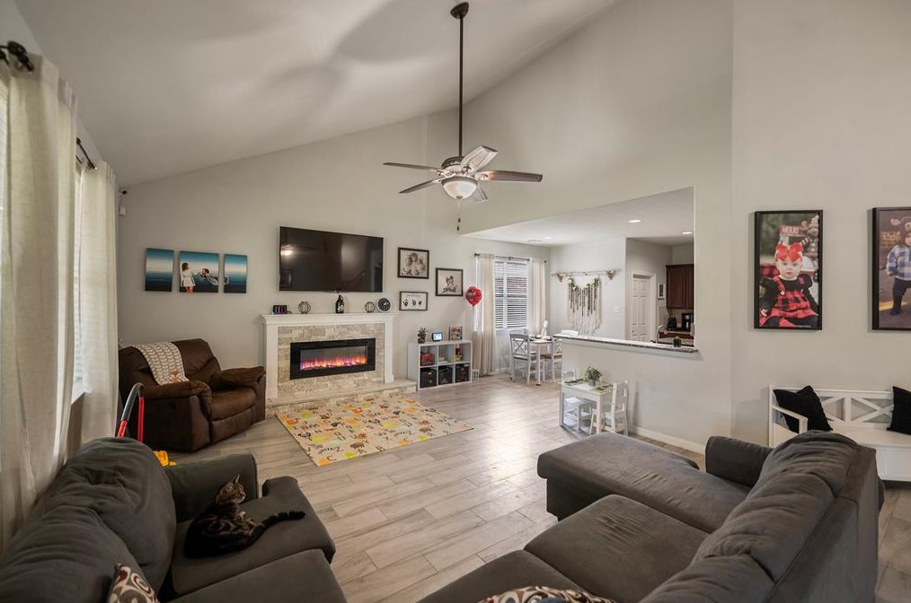 20027 Cape Clover Trl, Richmond TX  77407-4087 exterior