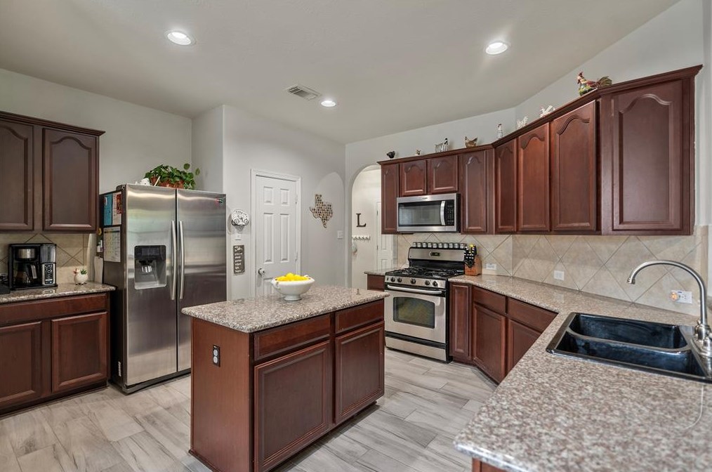 20027 Cape Clover Trl, Richmond TX  77407-4087 exterior