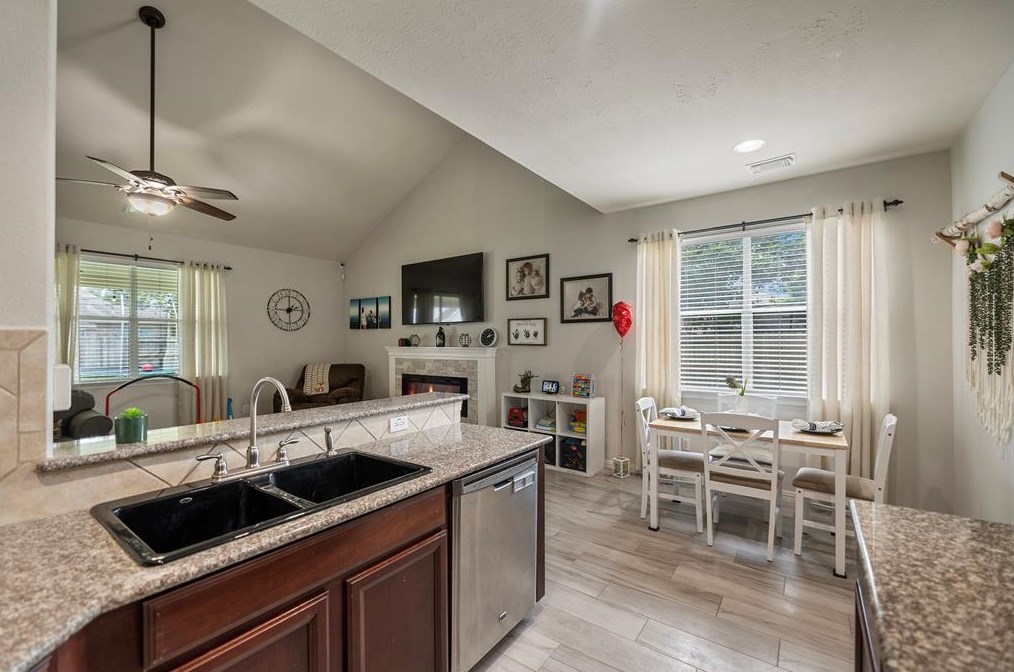 20027 Cape Clover Trl, Richmond TX  77407-4087 exterior