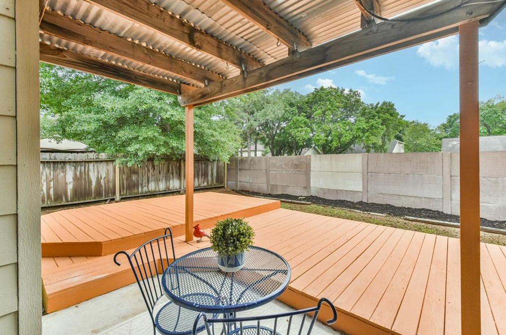 15851 Mdw Vlg Dr, Houston TX  77095-3718 exterior