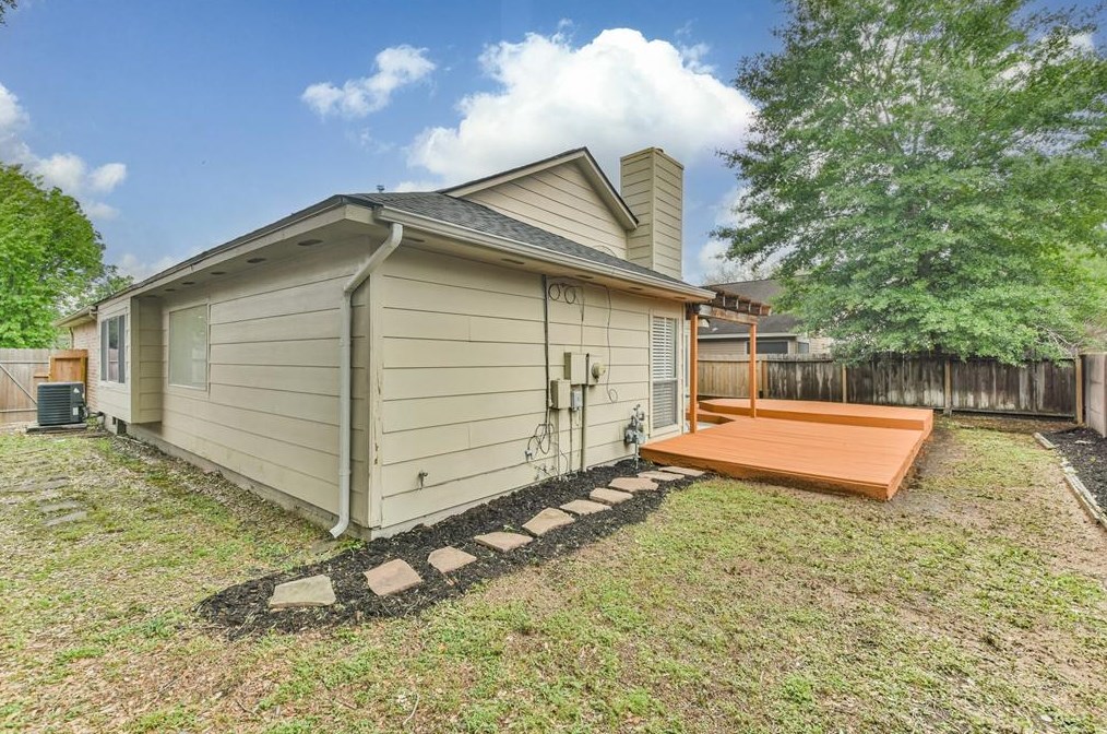 15851 Mdw Vlg Dr, Houston TX  77095-3718 exterior