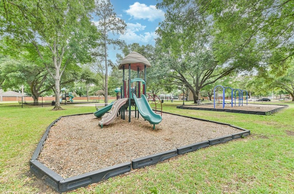 15851 Mdw Vlg Dr, Houston TX  77095-3718 exterior
