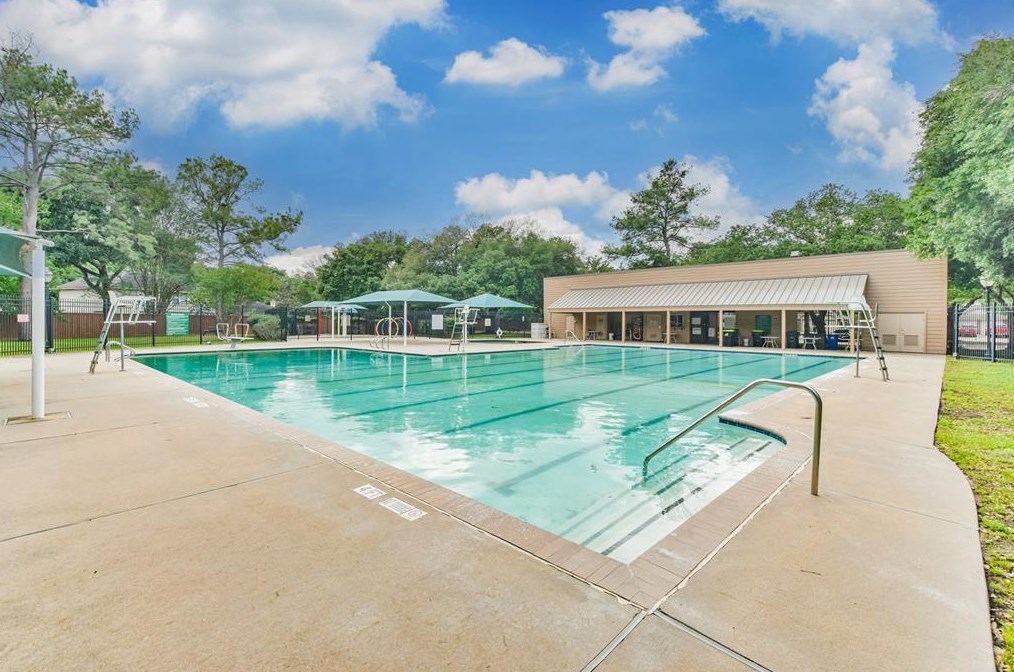 15851 Mdw Vlg Dr, Houston TX  77095-3718 exterior