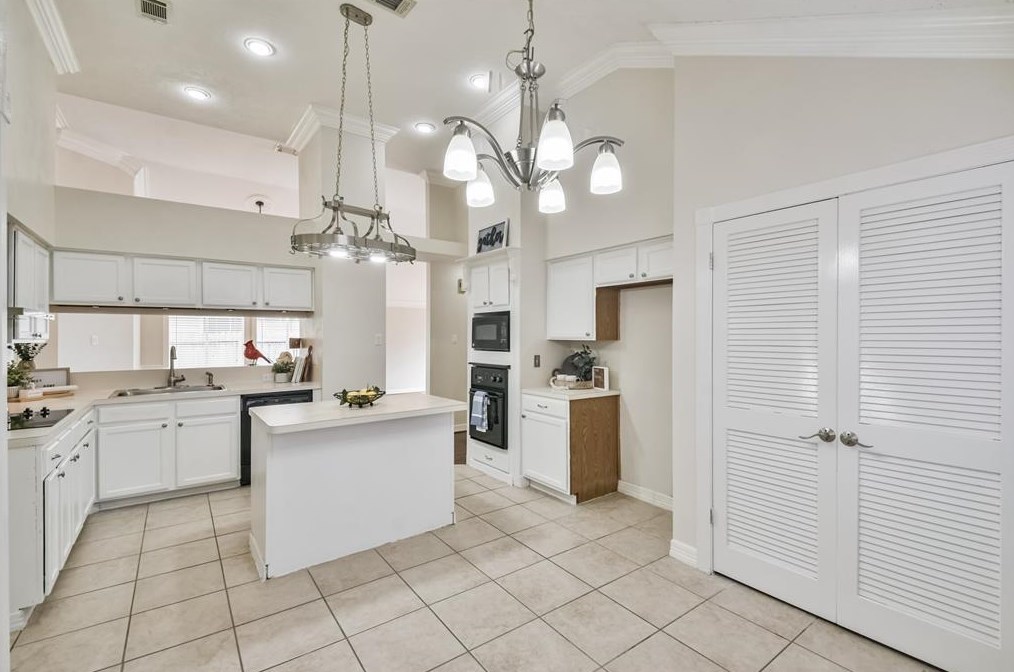 15851 Mdw Vlg Dr, Houston TX  77095-3718 exterior