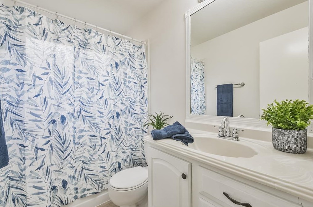15851 Mdw Vlg Dr, Houston TX  77095-3718 exterior