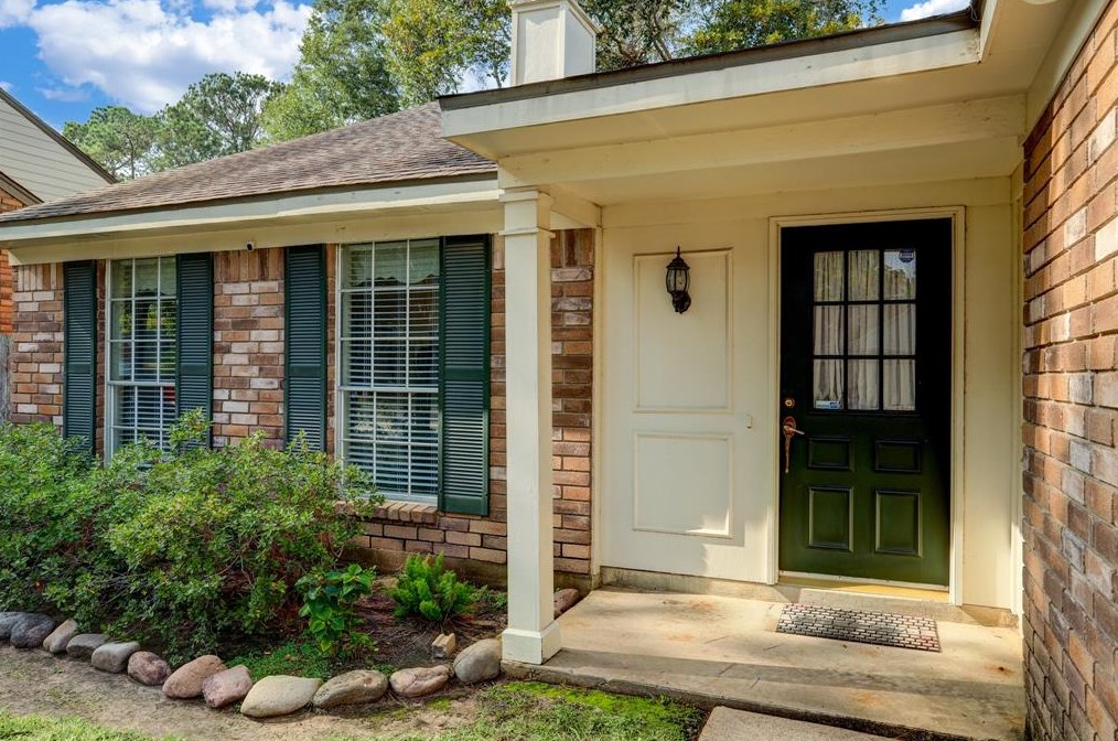 7827 Hidden Oaks Ln, Houston, TX 77095-4124