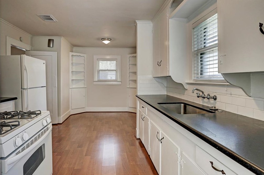 1926 Mckinney St, Houston TX  77010-6024 exterior