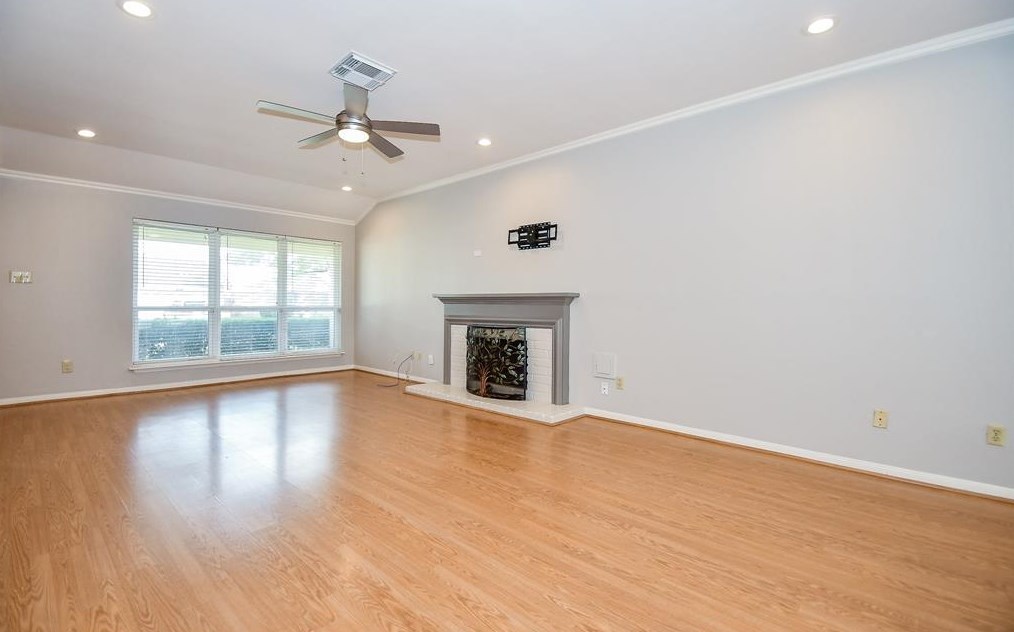 3402 Hidden Creek Dr, Sugar Land TX  77479-1651 exterior