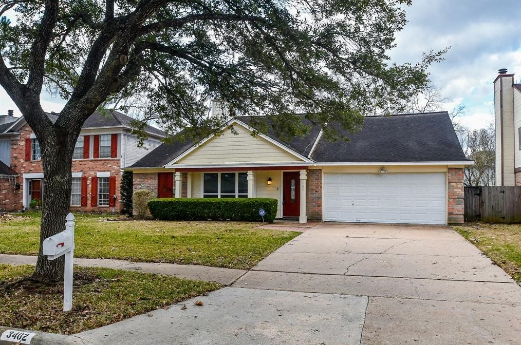 3402 Hidden Creek Dr, Sugar Land, TX 77479