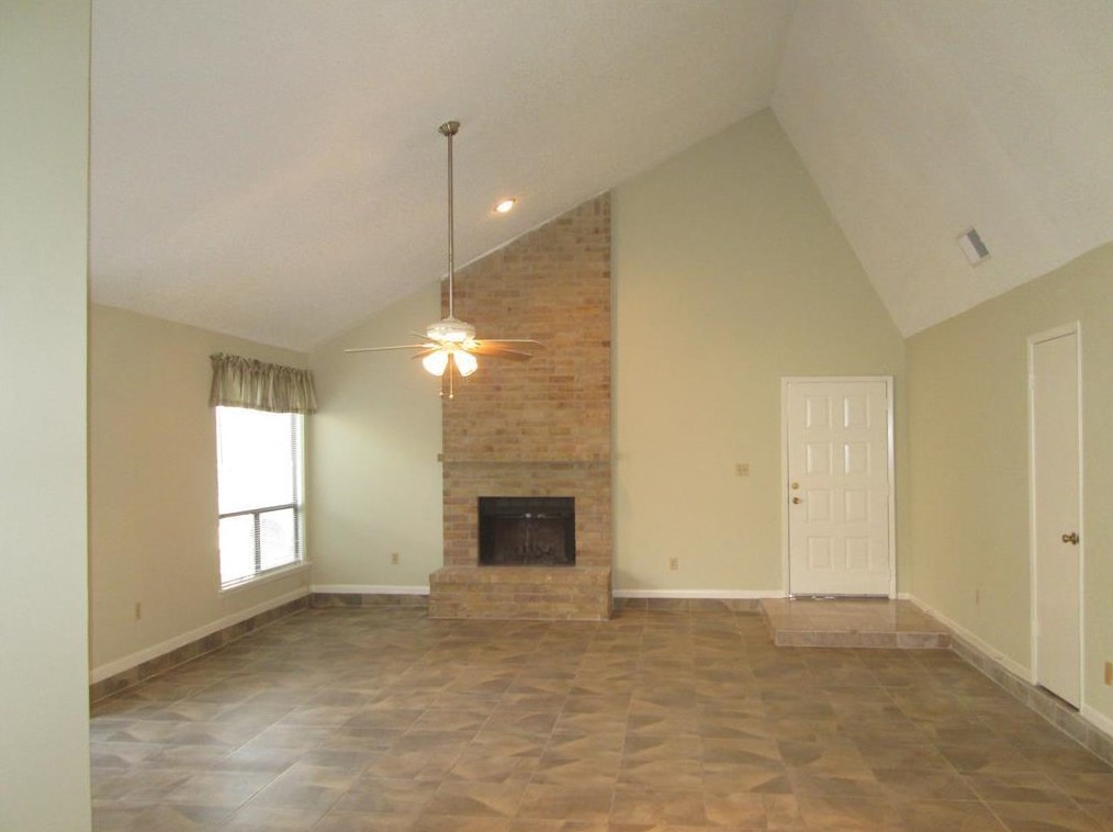 2015 Highland Hills Dr, Sugar Land, TX 77478