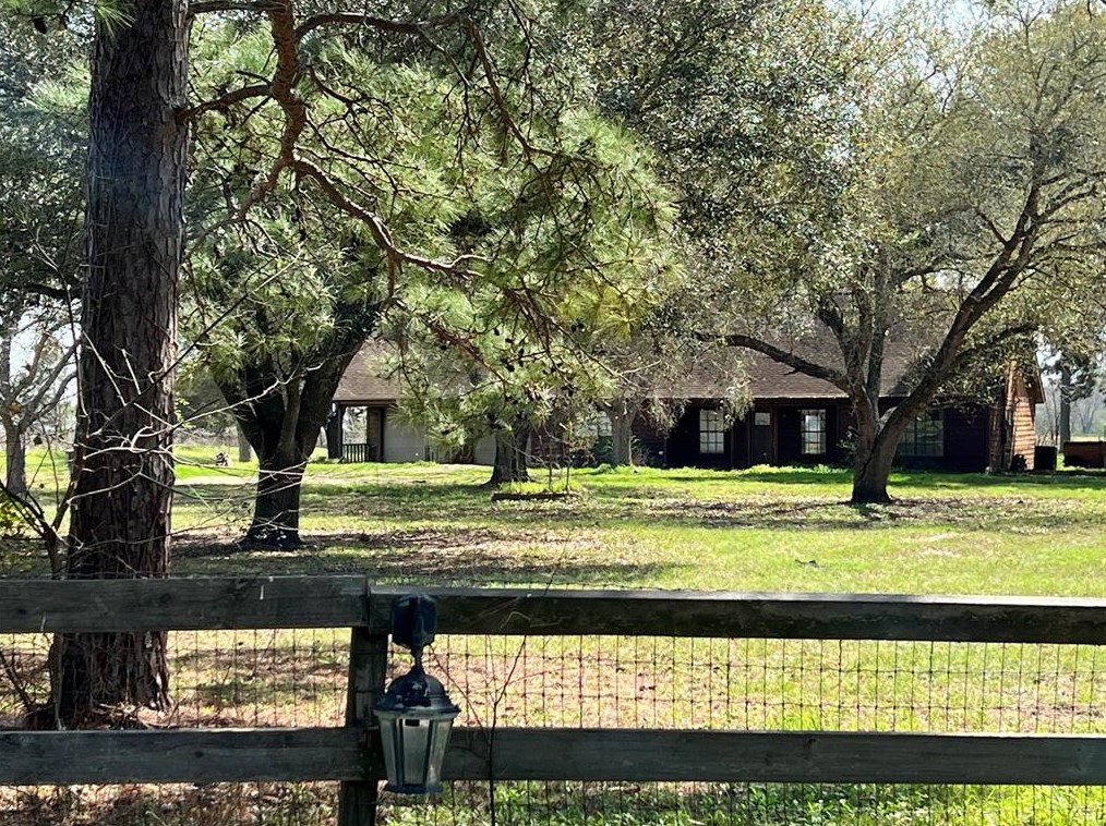 9503 Cardinal Rd, Beasley, TX 77417