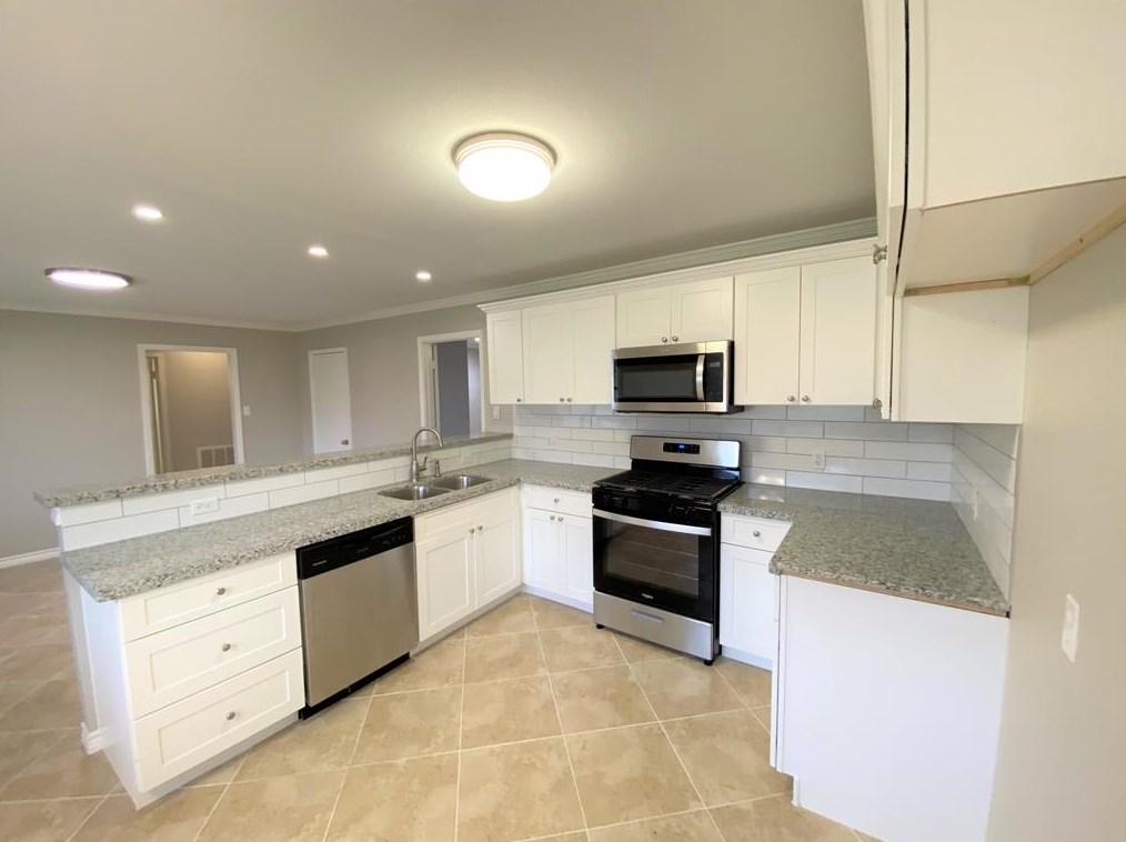 909 Peggy St, Deer Park, TX 77536