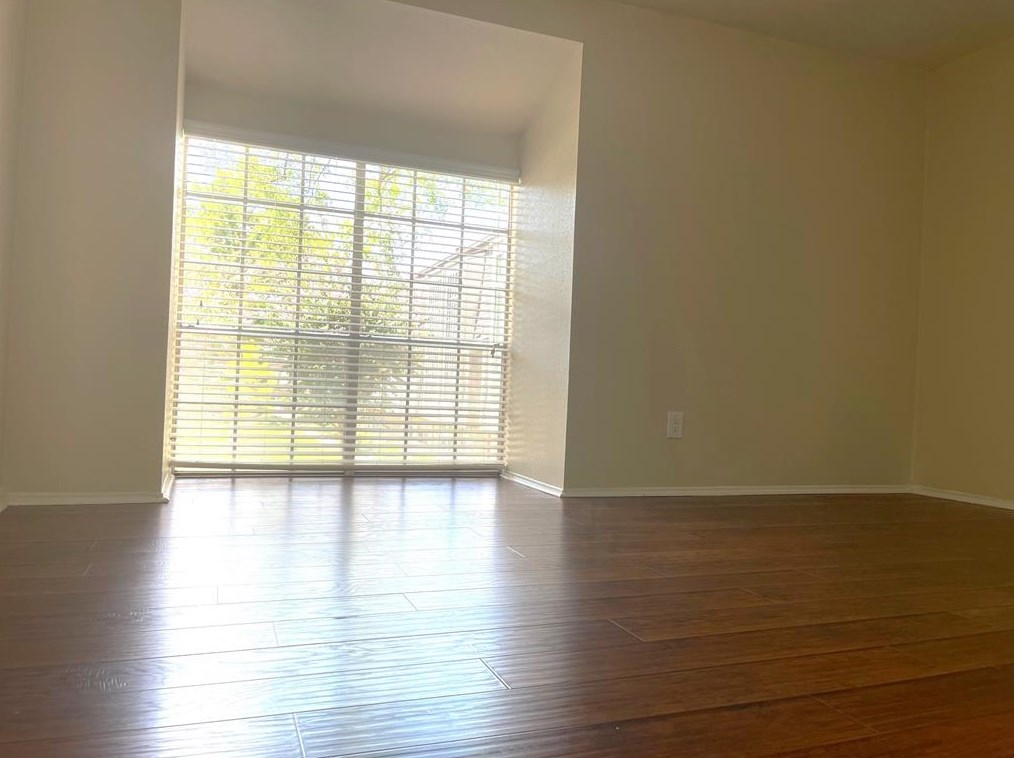 12633 Memorial Dr Apt 48, Houston, TX 77024