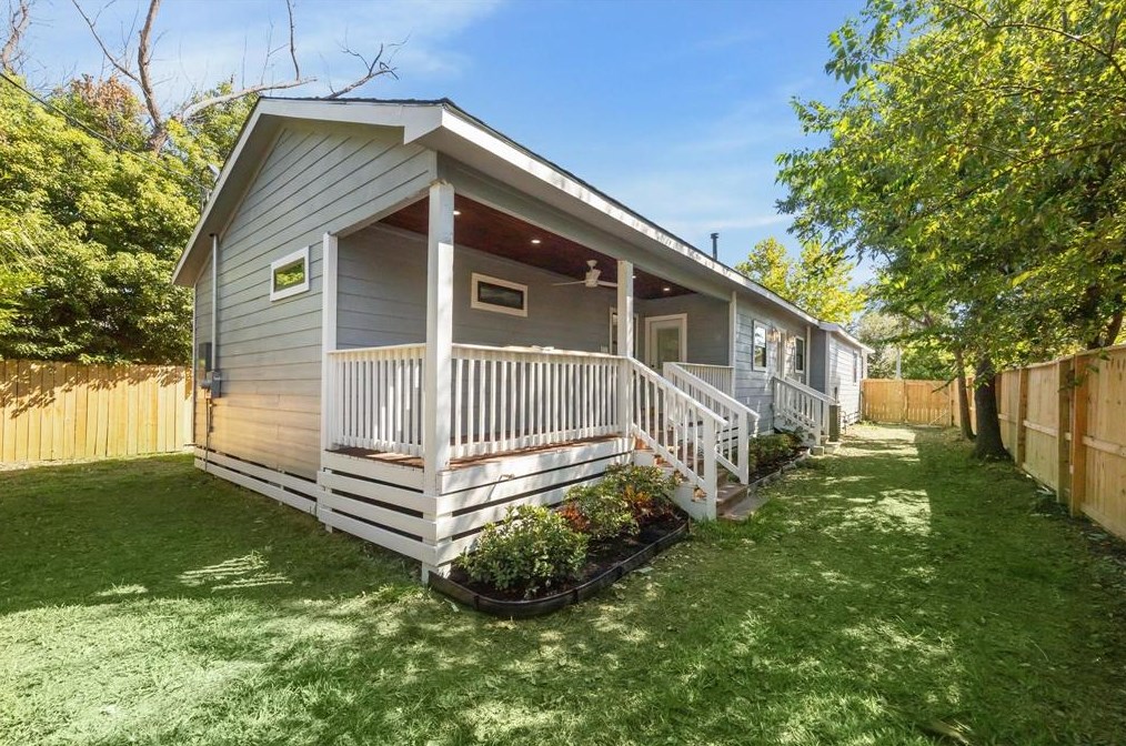 1505 Walton, Houston TX  77009-2523 exterior