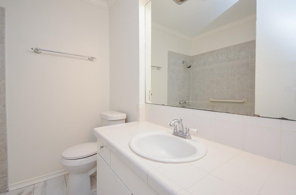 10711 Sagebluff Dr, Houston TX  77089-2908 exterior