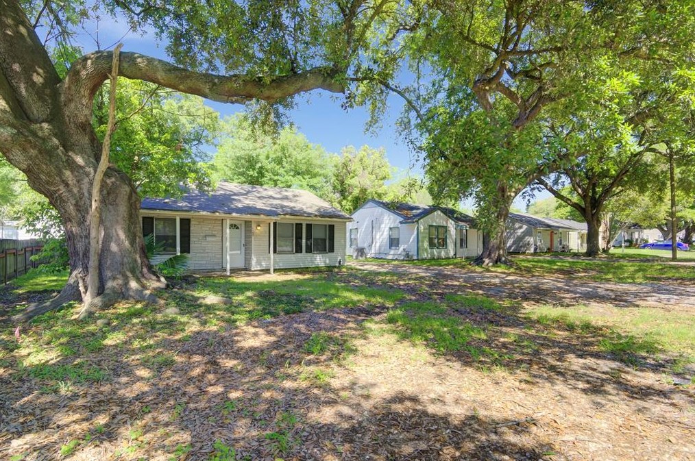 1122 Wagner St, Port Neches, TX 77651