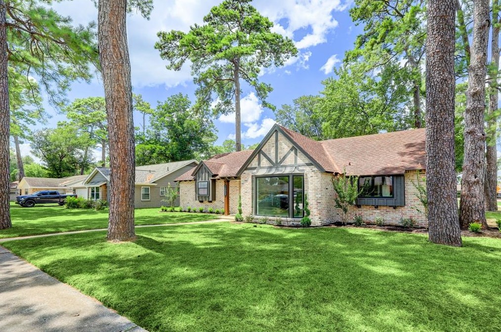 10022 Larston St, Houston, TX 77055-6004