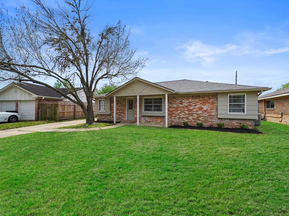 1907 Michele Dr, Sugar Land, TX 77498-2248