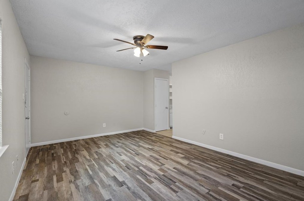 1927 Ave M 1/2 #4, Galveston, TX 77550