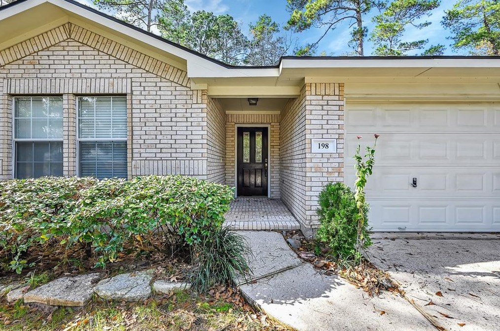 198 W Misty Dawn Dr, Conroe, TX 77385