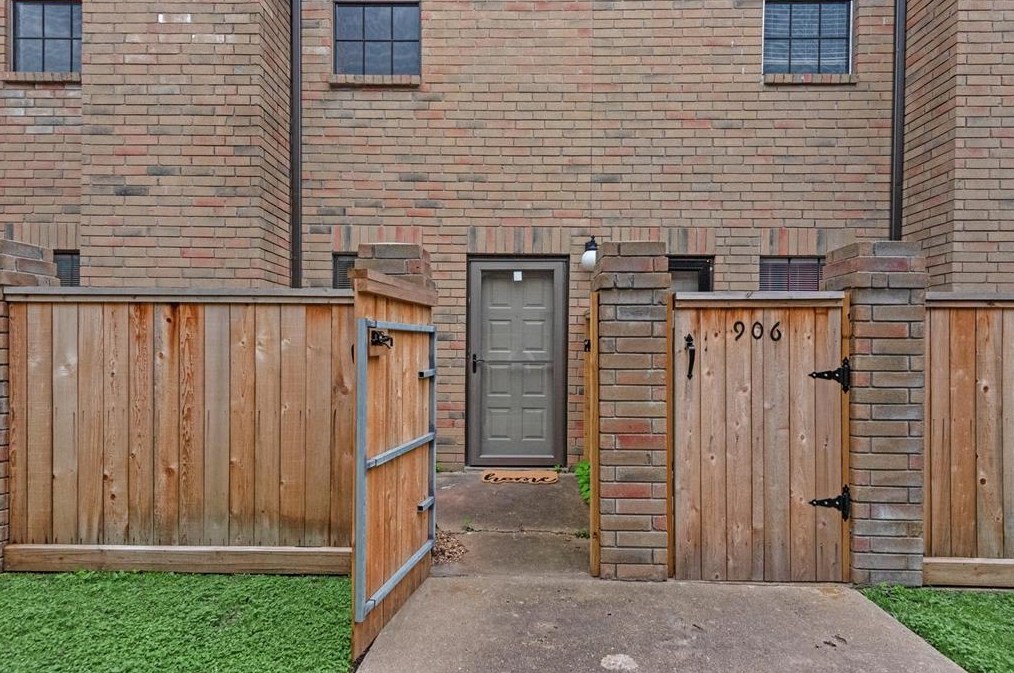 9850 Pagewood Ln Apt 905, Houston, TX 77042