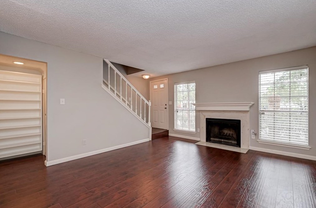 10615 Briar Forest Dr Apt 902, Houston, TX 77042