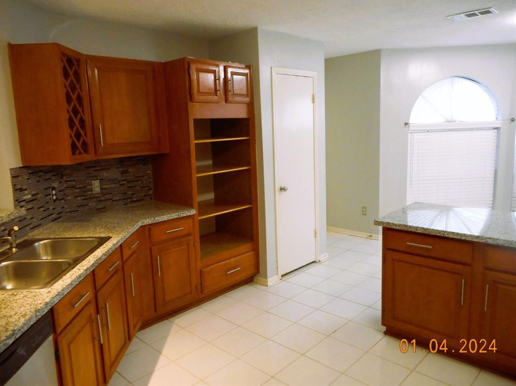 1515 Bradney Dr, Houston TX  77077-3828 exterior
