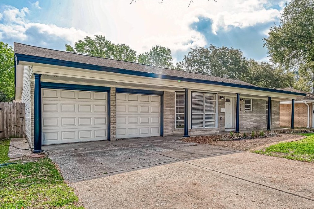 2126 Counter Point Dr, Houston, TX 77055