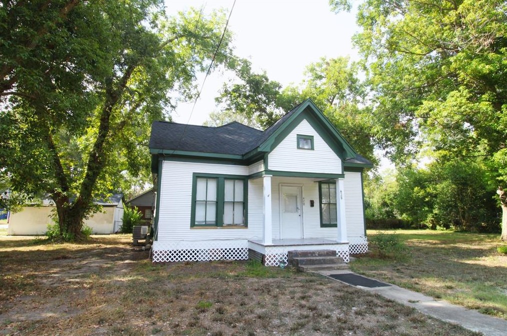 428 E Magnolia St, Angleton, TX 77515