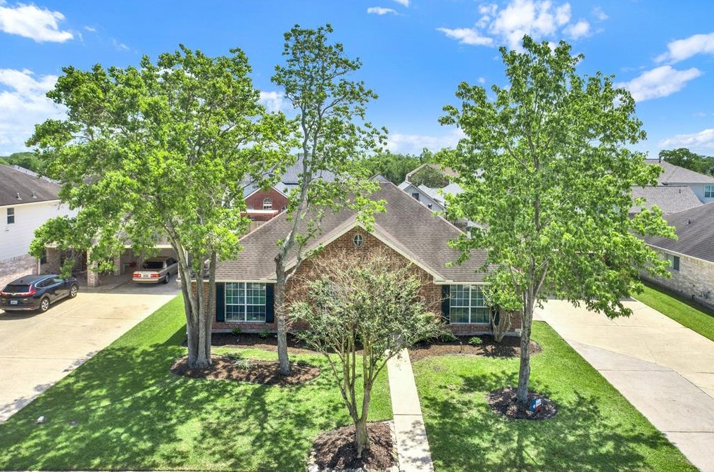 2111 Meadows Blvd, League City, TX 77573