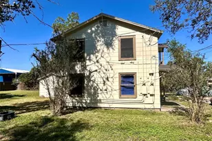 307 N Orange St, Sweeny, TX 77480 - Photo 2