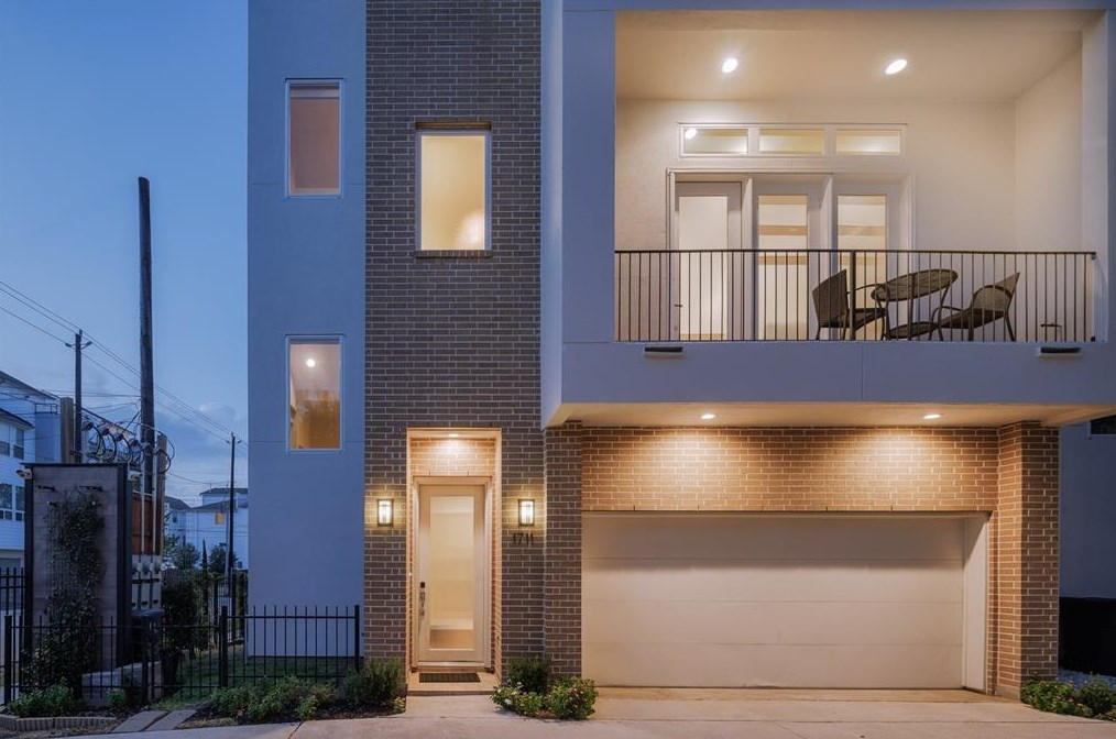 1711 Goliad St, Houston, TX 77007-4262
