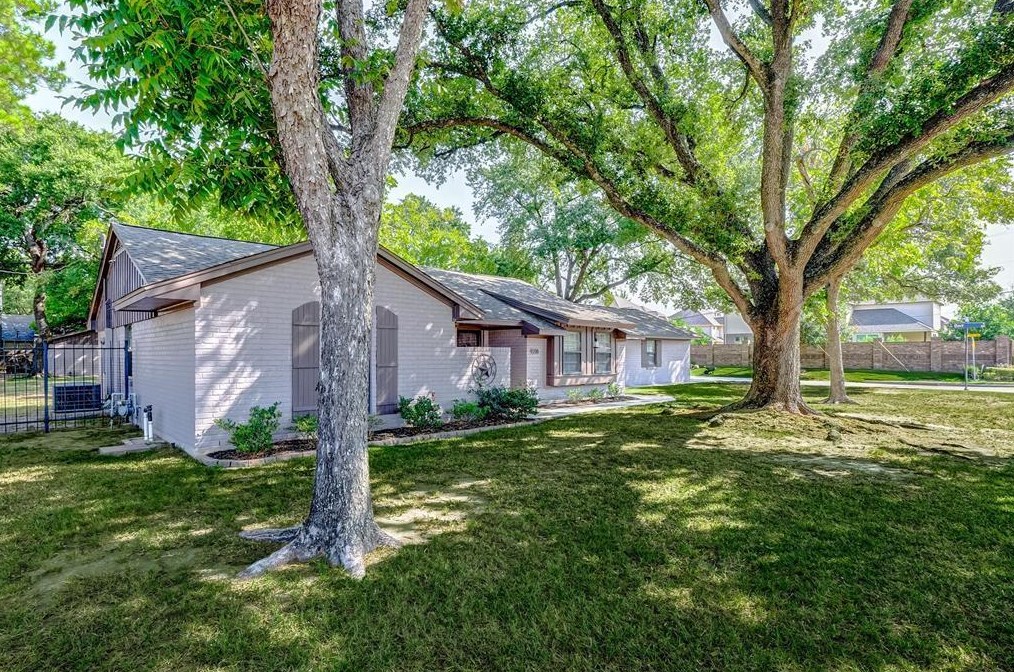 9218 Hammerly Blvd, Houston TX  77080-5567 exterior