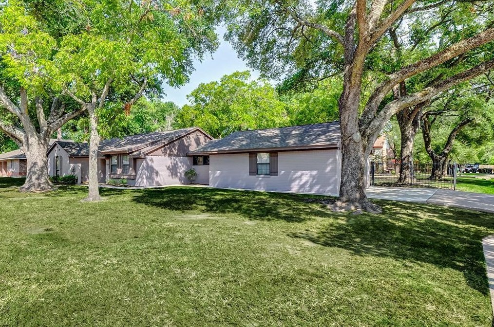 9218 Hammerly Blvd, Houston, TX 77080