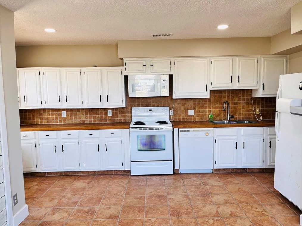 1537 Blue Water, Jones Creek TX  77541-8492 exterior