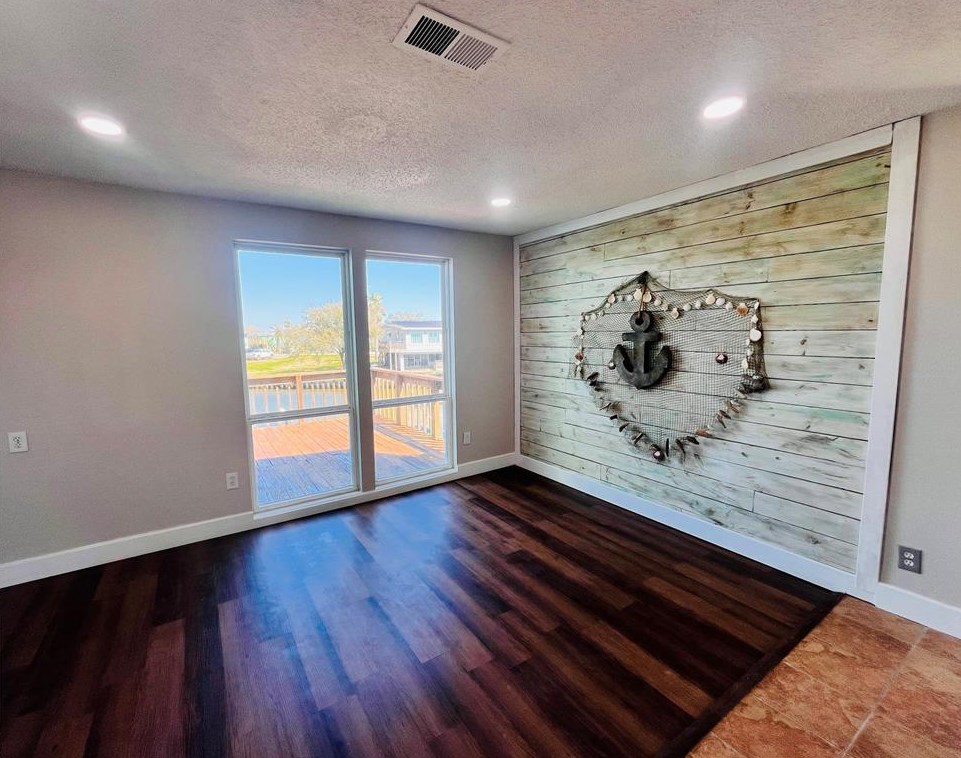 1537 Blue Water, Jones Creek TX  77541-8492 exterior