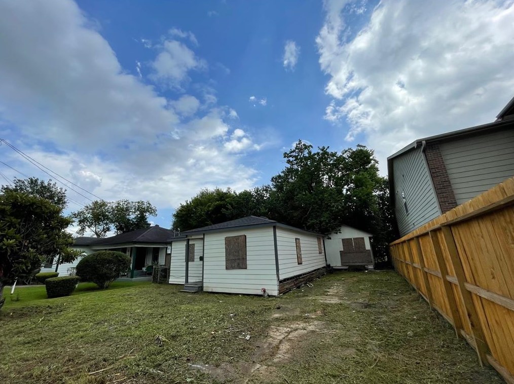 4630 Larkspur St, Houston TX  77051-2828 exterior