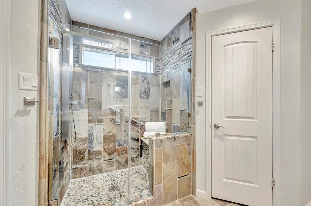 3811 Glenmeade Dr, Houston TX  77059-6004 exterior