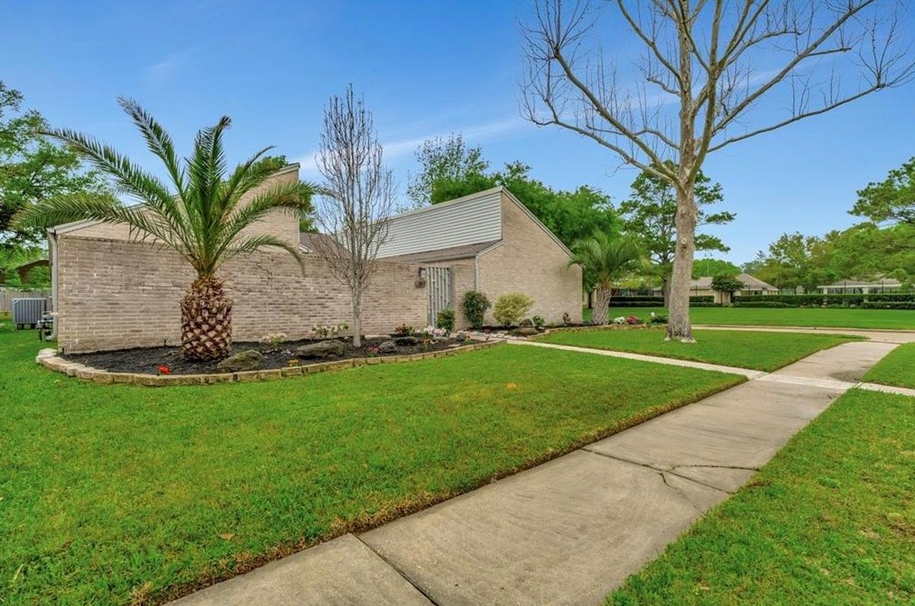 3811 Glenmeade Dr, Houston, TX 77059-6004