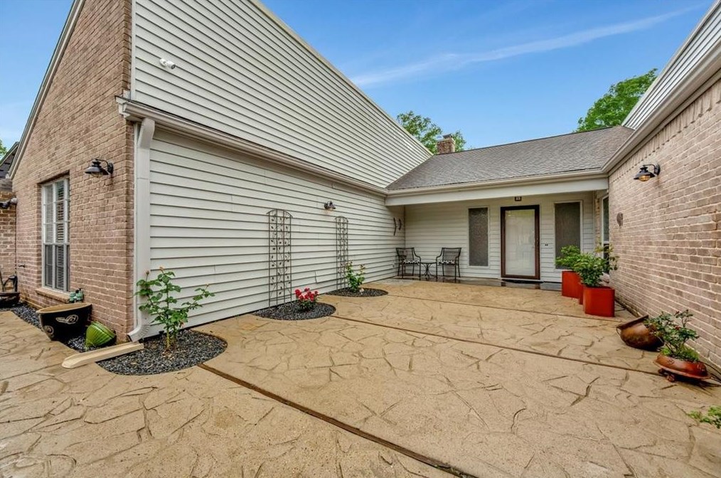 3811 Glenmeade Dr, Houston TX  77059-6004 exterior