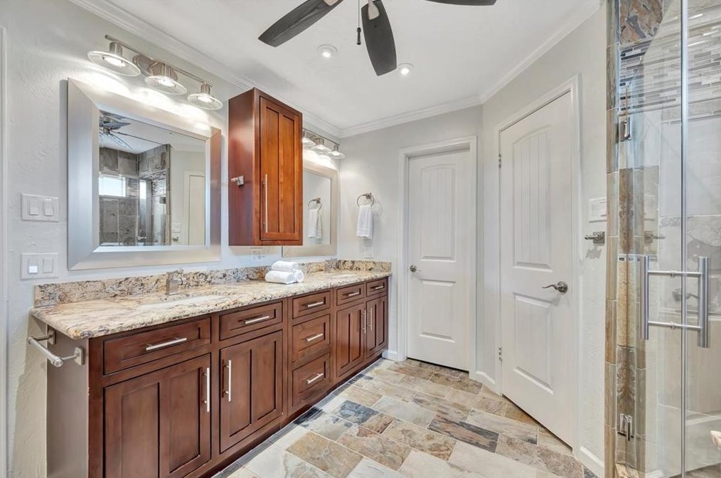 3811 Glenmeade Dr, Houston TX  77059-6004 exterior