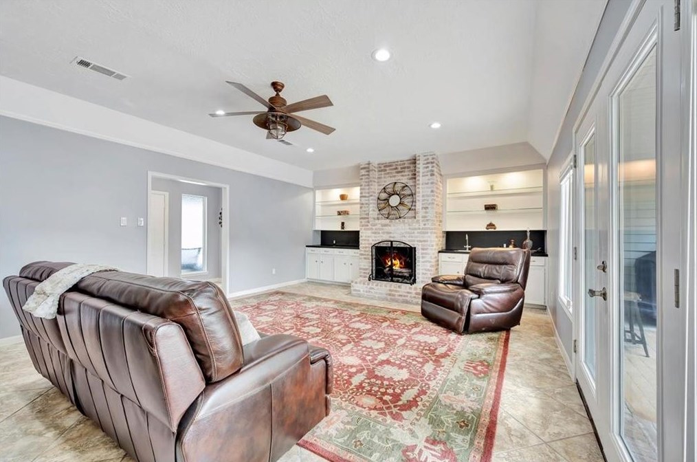 3811 Glenmeade Dr, Houston TX  77059-6004 exterior