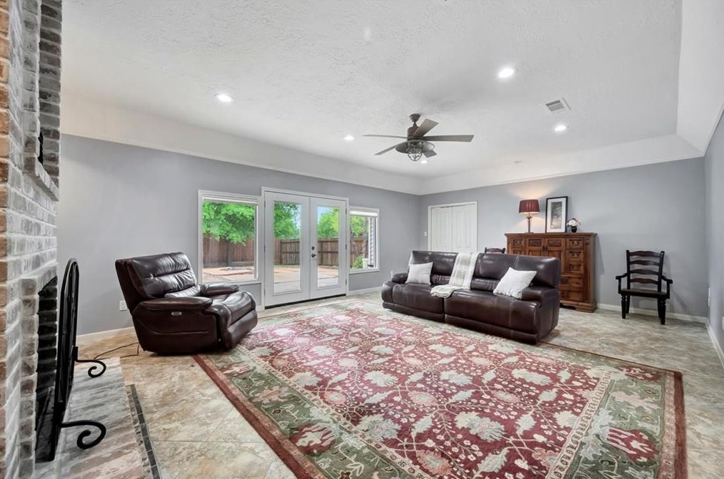 3811 Glenmeade Dr, Houston TX  77059-6004 exterior