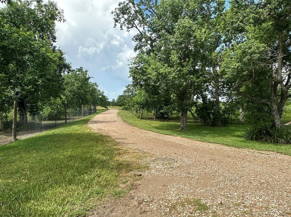 4868 County Road 182, Alvin, TX 77511-8351