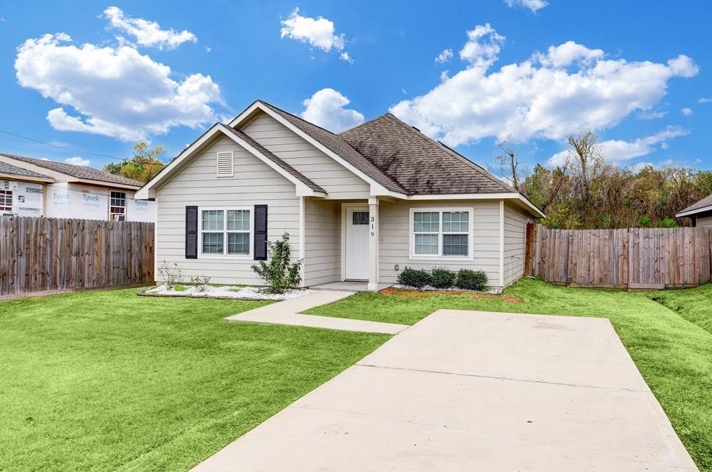 319 Dreamland Ave, Crosby, TX 77532
