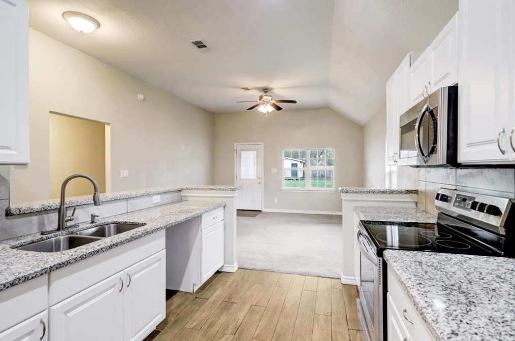 319 Dreamland Ave, Crosby TX  77532-2647 exterior