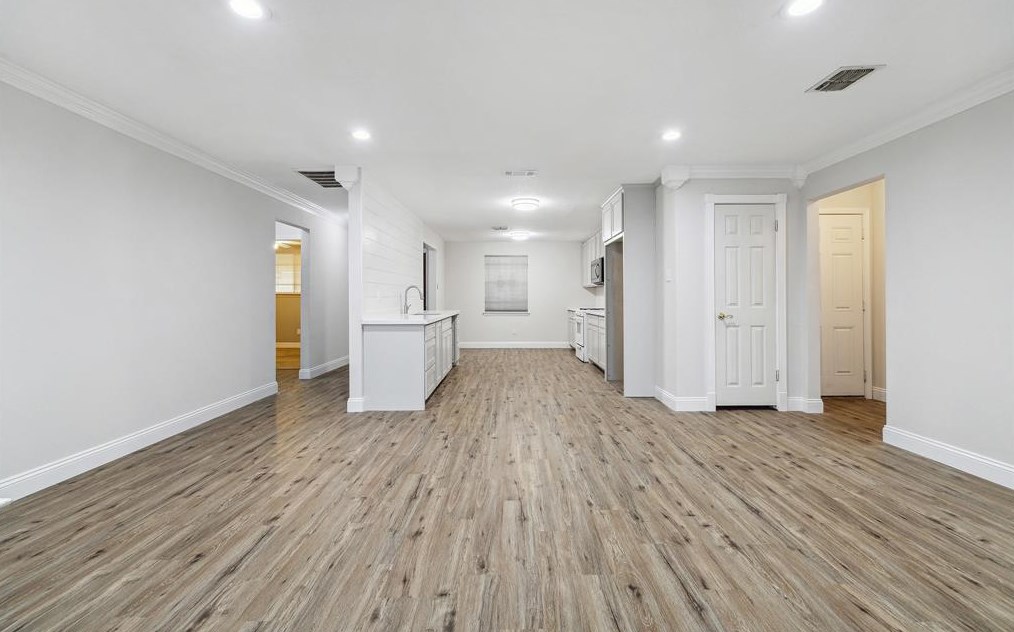 5015 Rotan Dr, Houston, TX 77032-4815