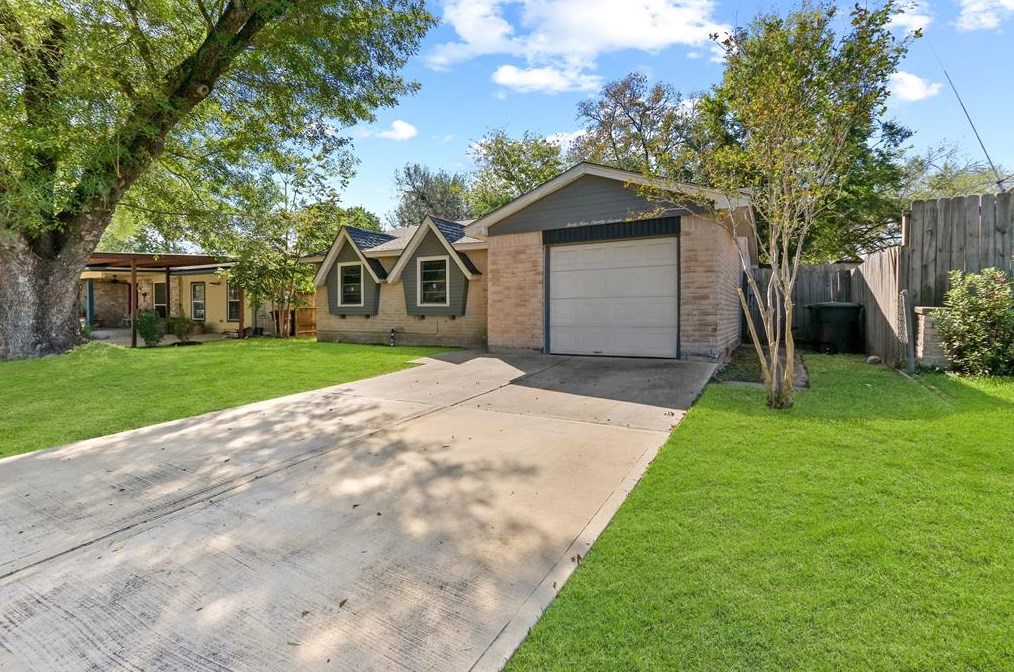 4997 Ridge Creek Dr, Houston, TX 77053-4641
