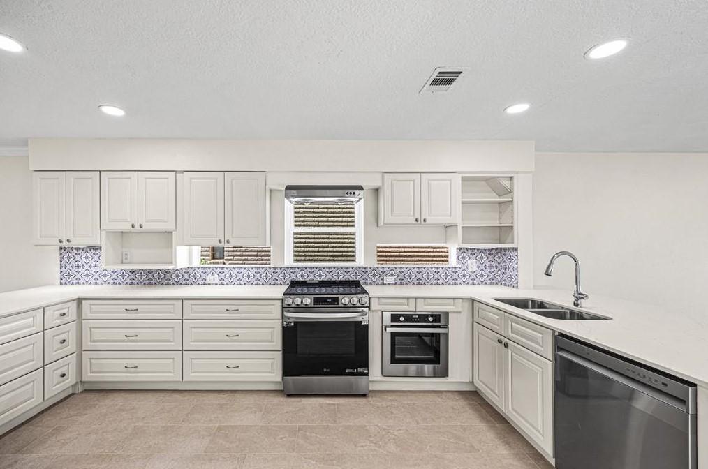 20242 Atascocita Lk Dr, Humble TX 77346-1659 exterior