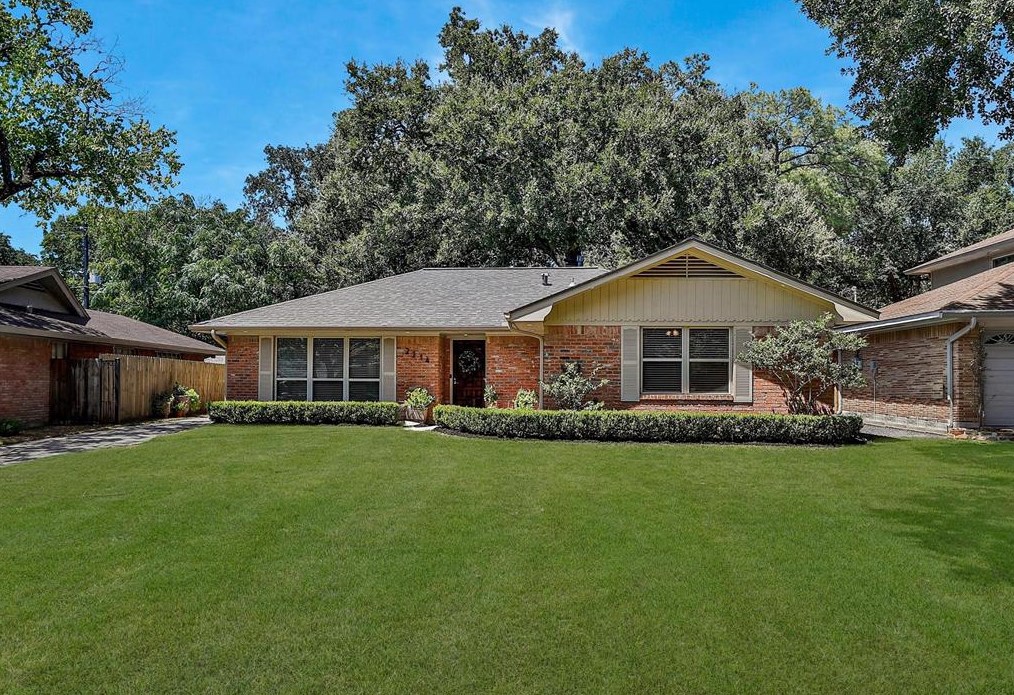2214 Viking Dr, Houston, TX 77018-1728